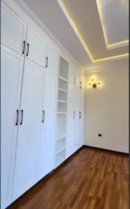 [es_property_field name="es_type"] in [es_property_field name="city"] - [es_property_field name="price"]