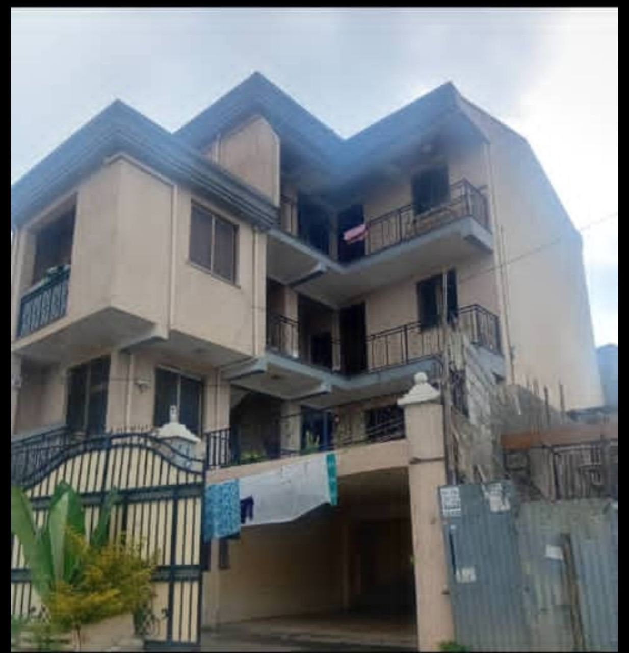 [es_property_field name="es_type"] in [es_property_field name="city"] - [es_property_field name="price"]