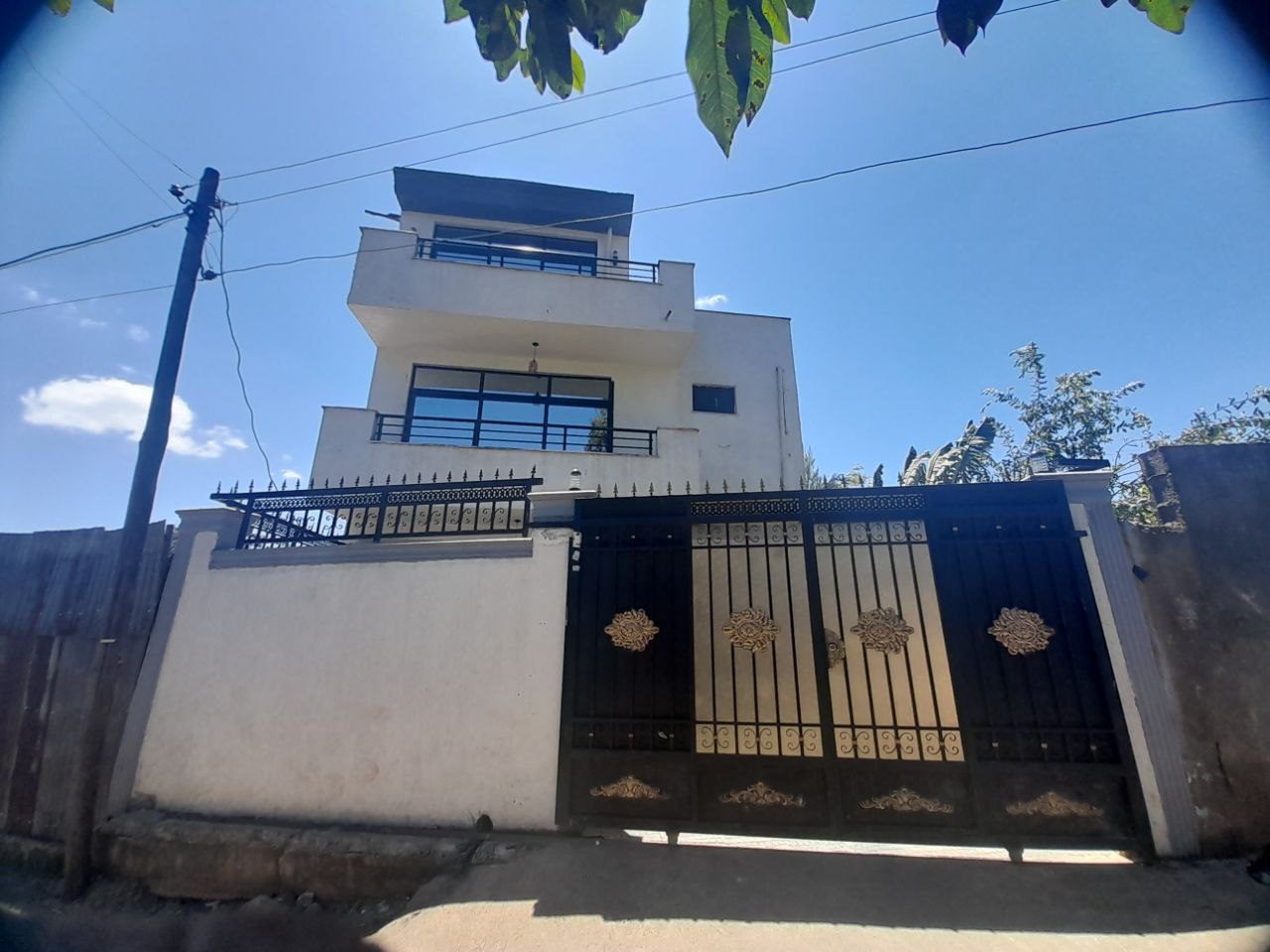 [es_property_field name="es_type"] in [es_property_field name="city"] - [es_property_field name="price"]