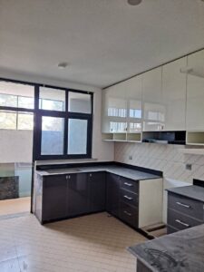 [es_property_field name="es_type"] in [es_property_field name="city"] - [es_property_field name="price"]