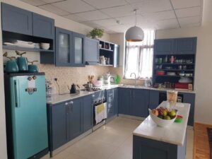 [es_property_field name="es_type"] in [es_property_field name="city"] - [es_property_field name="price"]