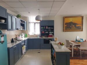 [es_property_field name="es_type"] in [es_property_field name="city"] - [es_property_field name="price"]